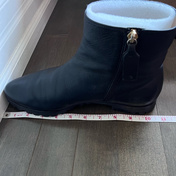 Stuart Weitzman Riley Ankle Zip Up Bootie with Lug Sole Black Size 8. Like New! - Picture 15 of 16